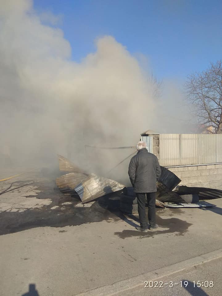 У Мукачеві в результаті спалювання трави, відбулося займання автомобільних шин