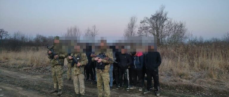 На Закарпатті впродовж доби прикордонники затримали більше 50 порушників кордону