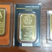 На Закарпатті біля кордону затримали двох чоловіків з валютою та золотими злитками