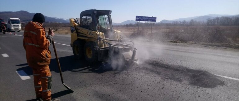 На Закарпатті почали ліквідовувати вибоїни