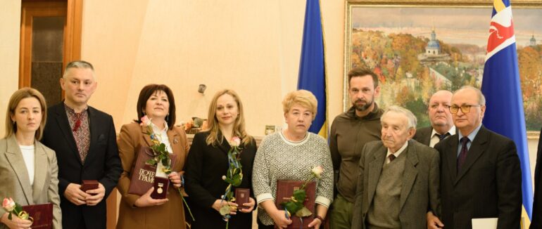 Сьогодні голова обласної військової адміністрації Віктор Микита за дорученням Президента вручив закарпатцям державні нагороди