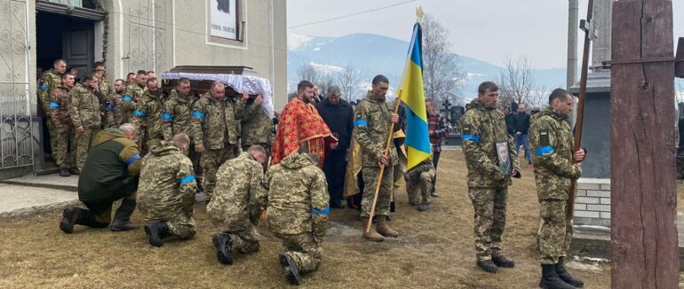 На Закарпатті попрощалися із загиблим захисником Віктором Файбишем