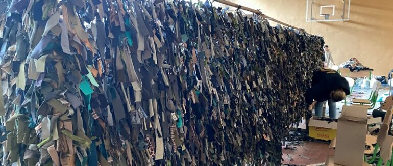 Мукачівці активно долучаються до плетіння маскувальних сіток