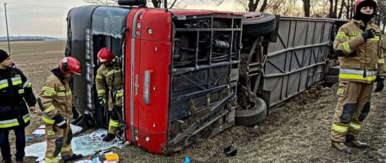 У сусідній країні перекинувся автобус із переселенцями з України