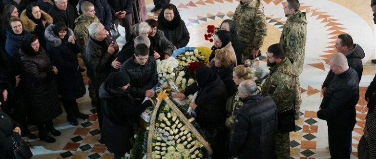 У Мукачеві провели в останню путь 26-річного героя, який загинув на війні