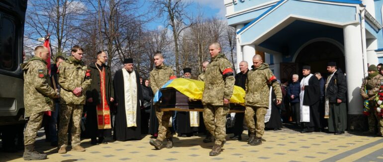 Мукачівці попрощалися із загиблим на війні Героєм Андрієм Літуном