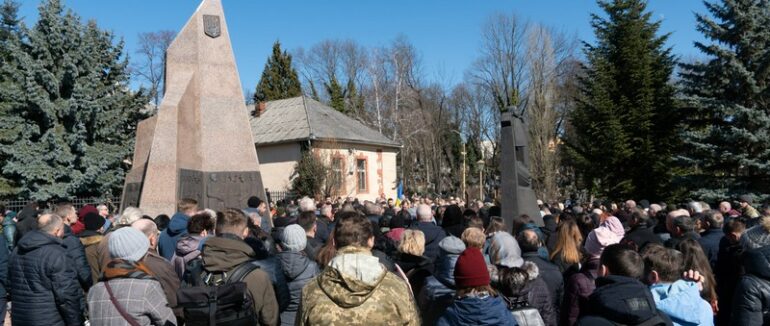 Сьогодні в Ужгороді поховали двох захисників України