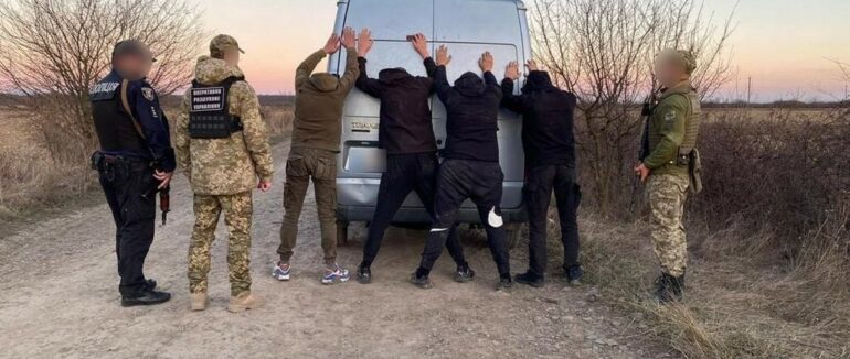 Поліція затримала 19-річного закарпатця, який фігурує в незаконному переправленні осіб через кордон
