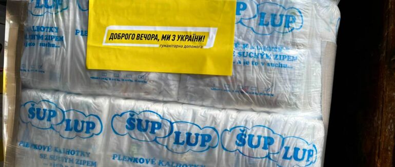 Закарпаття відправляє гуманітарну допомогу із символічними наліпками