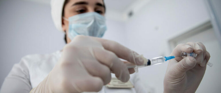 Як вимушені переселенці можуть отримати планові щеплення та пройти вакцинацію від COVID-19 на Закарпатті