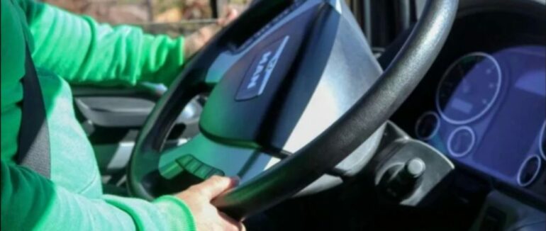 Водіям з посвідченням категорії B тимчасово дозволили керувати вантажівками