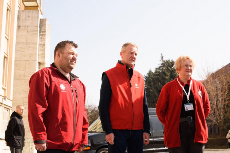 До Закарпаття прибули вантажі з медикаментами