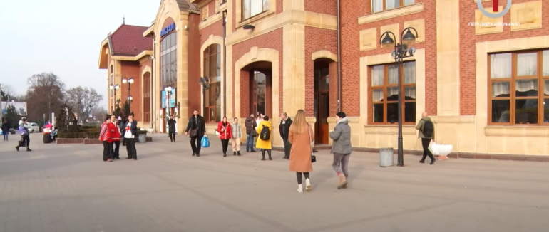 Безкоштовні та цілодобові: в Ужгороді курсують рейси до державних кордонів Закарпаття (ВІДЕО)