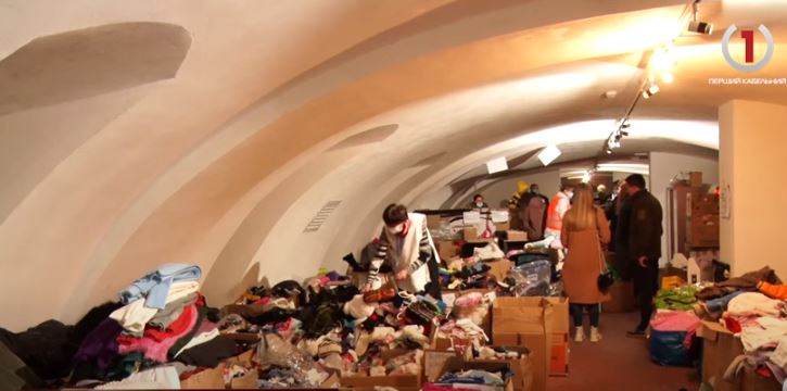 Допомагають 30-ти тисячам переселенцям: пункт допомоги в Ужгороді у “Совиному гнізді” ( ВІДЕО)