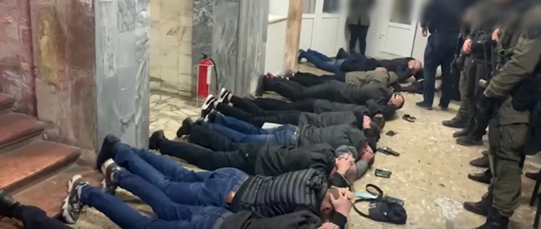 Закарпатська поліція затримала групу зловмисників, які вчинили конфлікт у Мукачівській міській раді