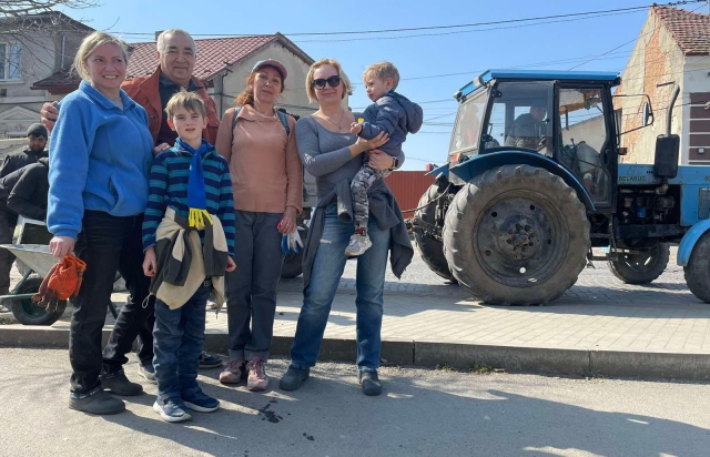 «Чисте місто Берегове»: переселенці із Києва прибрали все сміття