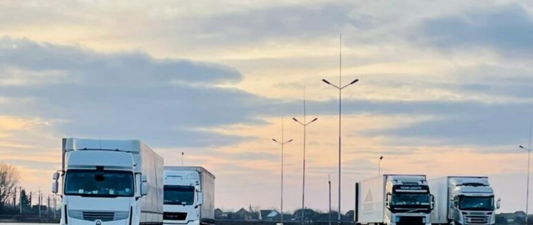 Для доставки гуманітарної допомоги потрібні вантажні автомобілі та водії