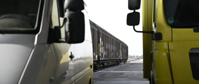 Логістичний гуманітарний хаб відкрився на Закарпатті – вантажі доправлятимуть у тому числі і залізницею