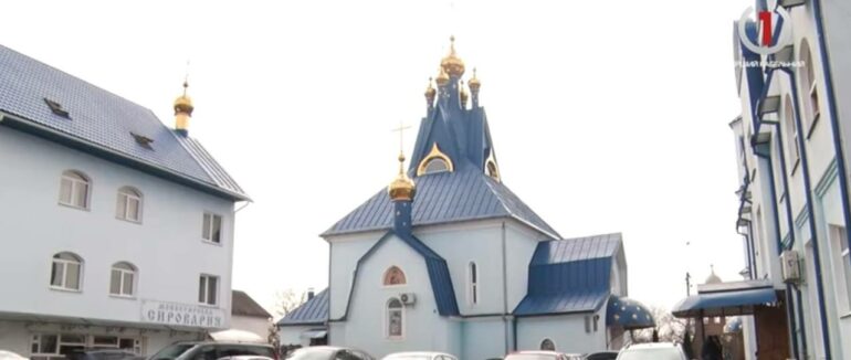 Тікали від обстрілів: у Ракошинському чоловічому монастирі прихистили більше 30-ти переселенців (ВІДЕО)
