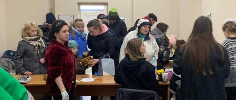 Допомагають 400 переселенцям щодня: перелік необхідних речей для внутрішньо переміщених осіб в Мукачеві