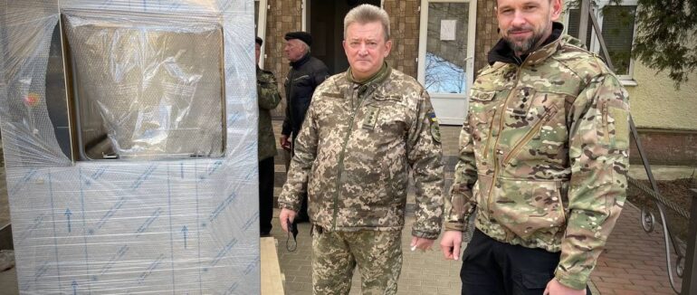 Голова Закарпатської ОВА Віктор Микита відвідав бійців, які сьогодні проходять реабілітацію у військовому шпиталі в Мукачеві