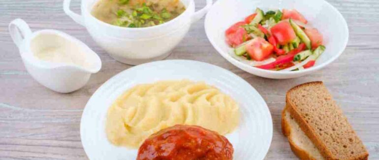 В Ужгороді затвердили порядок організації та оплату харчування для переселенців