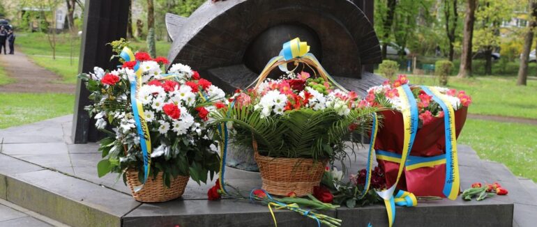 36-та річниця чорнобильської трагедії: в Ужгороді депутати вшанували пам’ять жертв