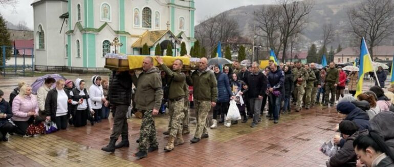 Рахівчани попрощалися із загиблим захисником України
