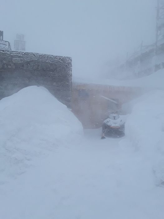 На Рахівщині у горах падає сніг, температура повітря -9°С