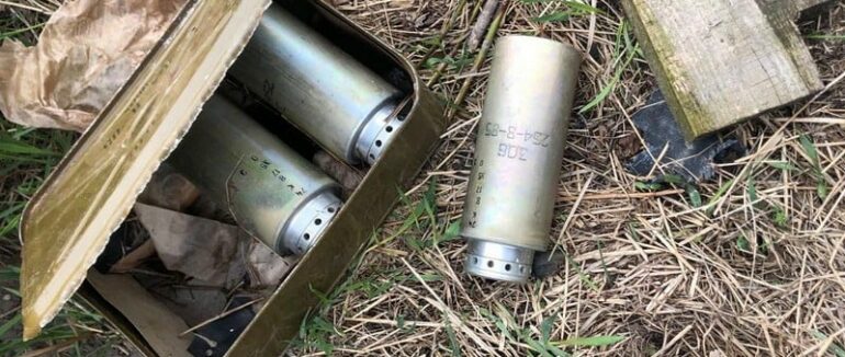 Уже третій тиждень закарпатські піротехніки допомагають розчищати Київщину від вибухових небезпек