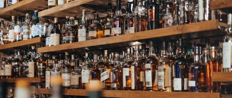 На Закарпатті дозволили продаж міцного алкоголю