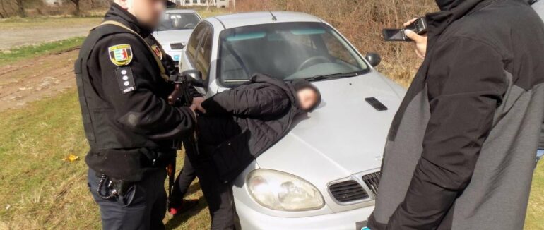На Закарпатті затримали наркоторговця під час продажу метамфетаміну
