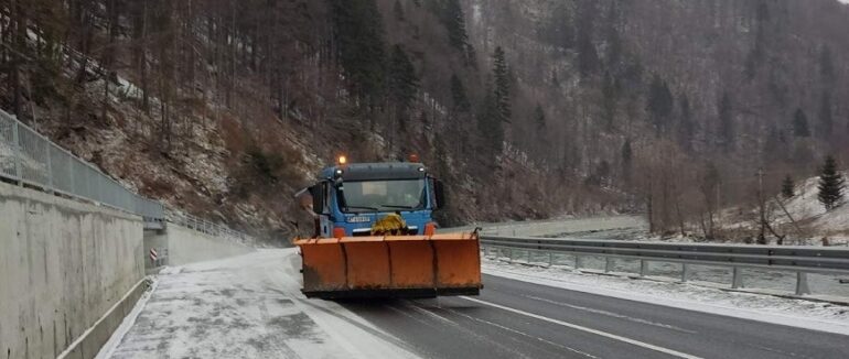 На автодорозі Н-09 Мукачево-Івано-Франківськ-Львів випав сніг