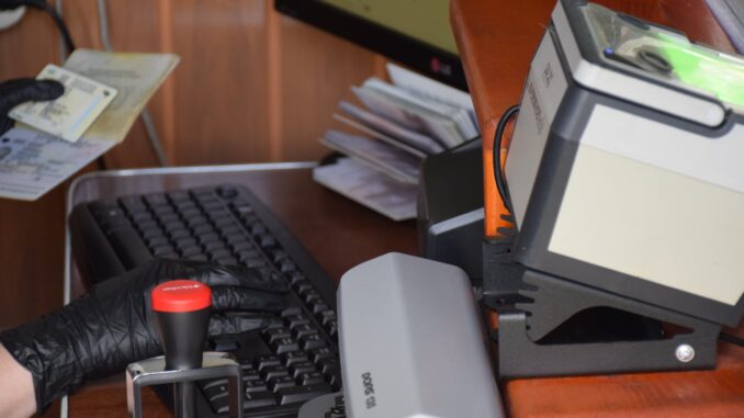 210 тисяч гривень за фальшиву довідку: на закарпатському кордоні затримали ухилянта