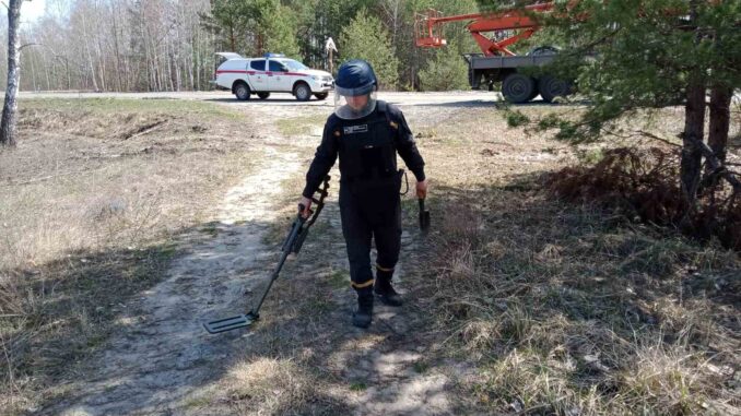 Піротехніки із Закарпаття допомагають колегам розміновувати Київщину