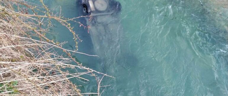 На Тячівщині автомобіль впав у річку: водій загинув на місці