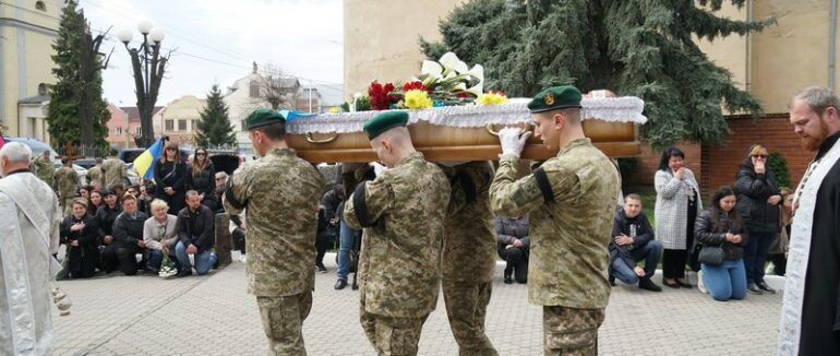 У Мукачеві попрощалися із загиблим на війні Героєм