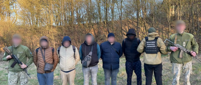 Прикордонники затримали дев’ятьох чоловіків