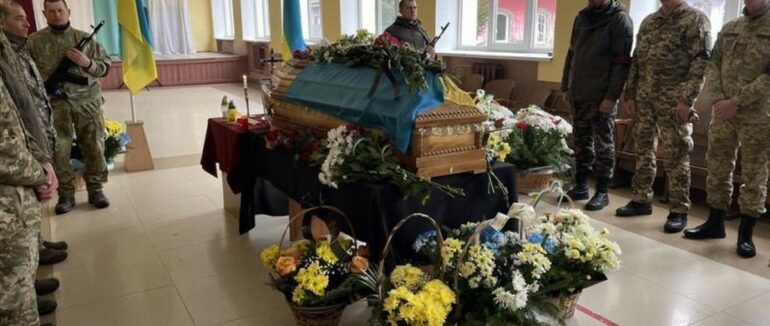 На Закарпатті попрощалися із загиблим на війні Іваном Морочилом