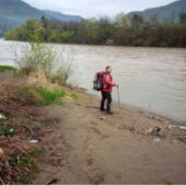 Водія, що кілька днів тому з’їхав на Закарпатті в річку і зник, досі не знайшли
