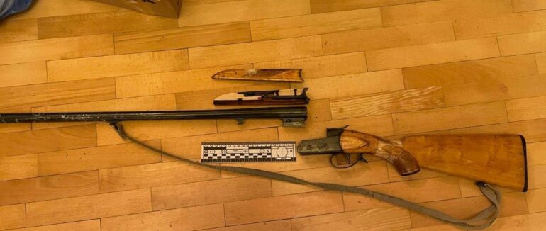 Стрілянина в Мукачівському районі: чоловік вистрілив з рушниці у свого сусіда