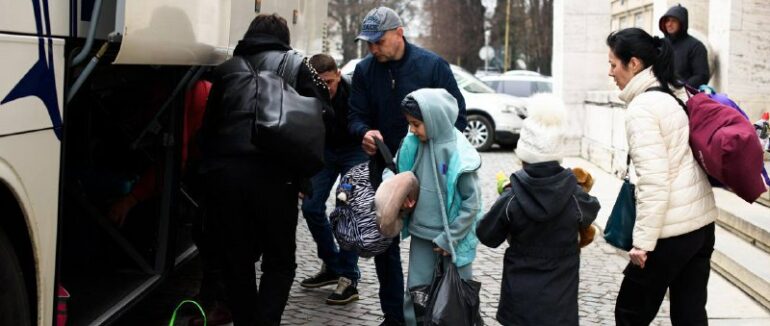 Закарпаття відправило в Болгарію дітей та жінок