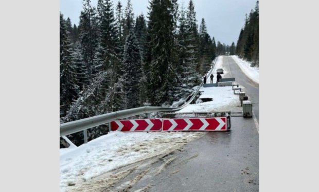 На Березнянщині обвалилася автомобільна траса