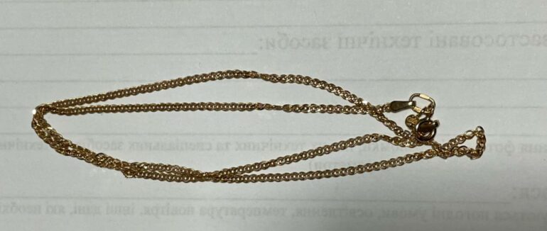 На Закарпатті чоловік викрав золоті прикраси із житлового будинку