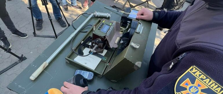 Як діяти у разі хімічної атаки: працівники ДСНС проінформували населення в Ужгороді