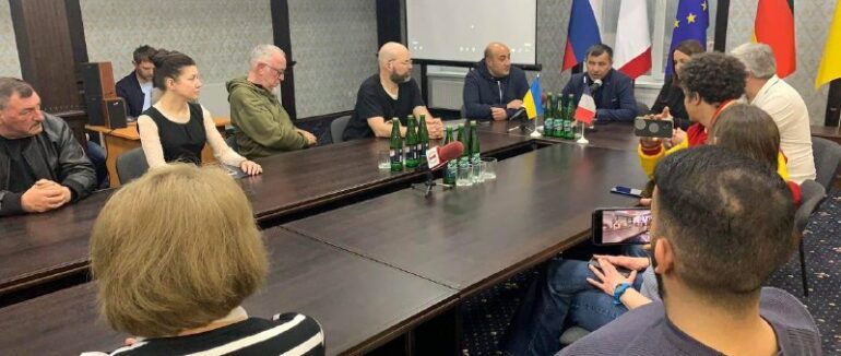 З угодою про побратимство та гуманітарною місією: в Поляну прибула делегація із Франції