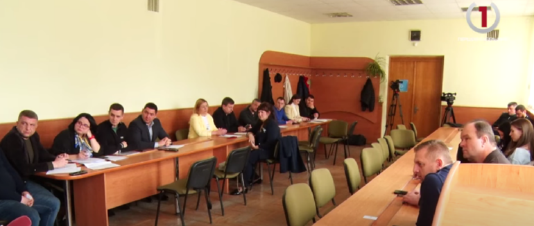 Сесія не в рідних стінах: нардеп Віктор Балога продовжує перешкоджати депутатам (ВІДЕО)