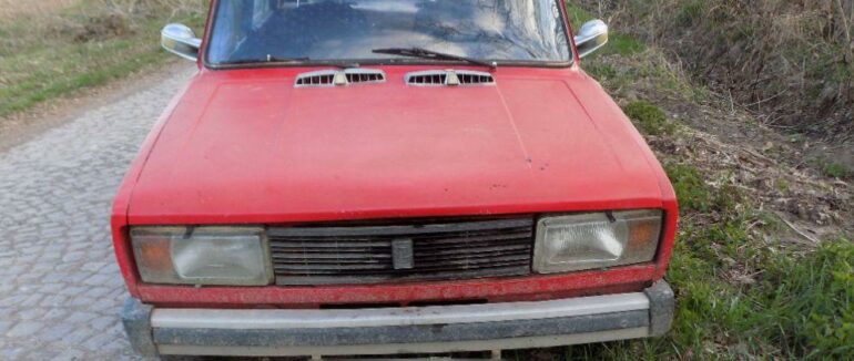 Вночі в Іршаві двоє зловмисників викрали ВАЗ