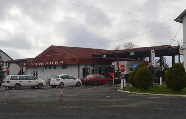 На Закарпатському кордоні затримали чоловіка, який надав фальшиві документи про смерть своєї дружини