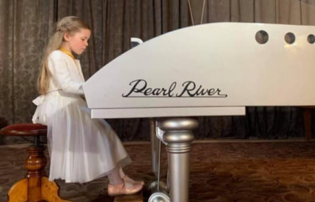 Юна мукачівка здобула перемогу на Всеукраїнському конкурсі піаністів